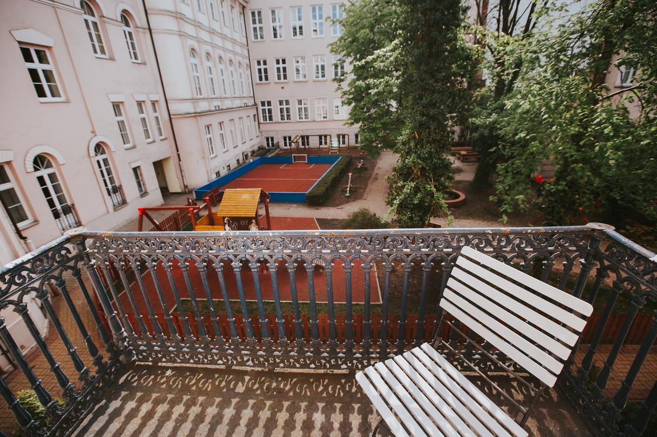 ホテルErasmus Dorm ワルシャワ エクステリア 写真