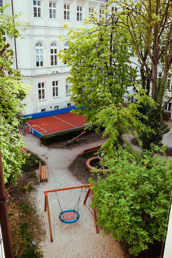 ホテルErasmus Dorm ワルシャワ エクステリア 写真