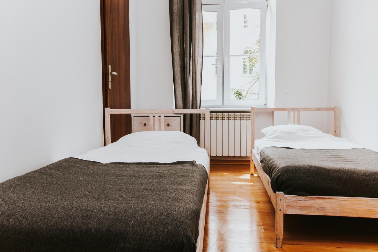 ホテルErasmus Dorm ワルシャワ エクステリア 写真