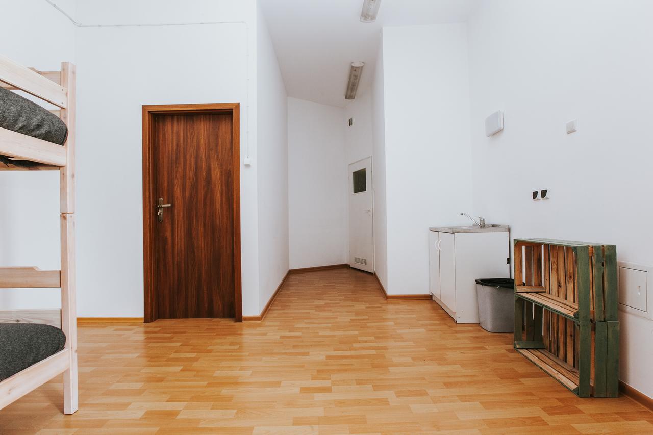 ホテルErasmus Dorm ワルシャワ エクステリア 写真