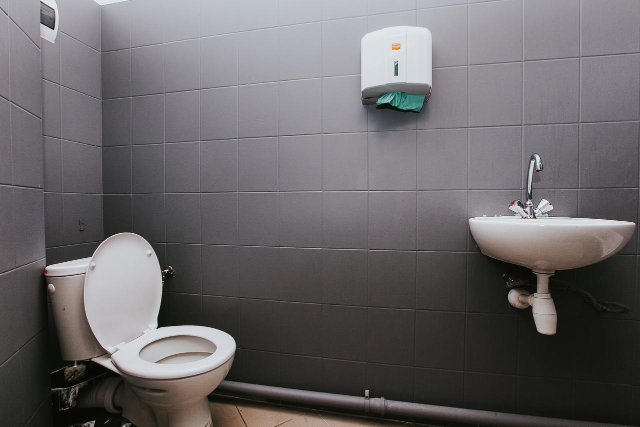 ホテルErasmus Dorm ワルシャワ エクステリア 写真