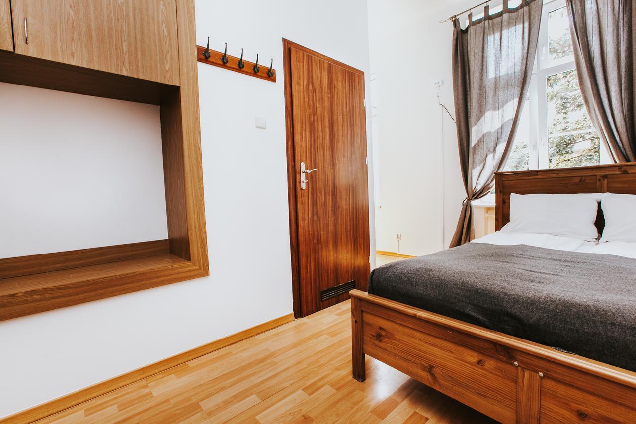 ホテルErasmus Dorm ワルシャワ エクステリア 写真