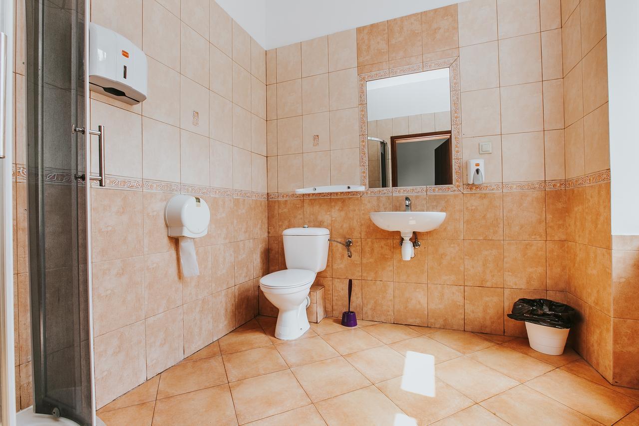 ホテルErasmus Dorm ワルシャワ エクステリア 写真